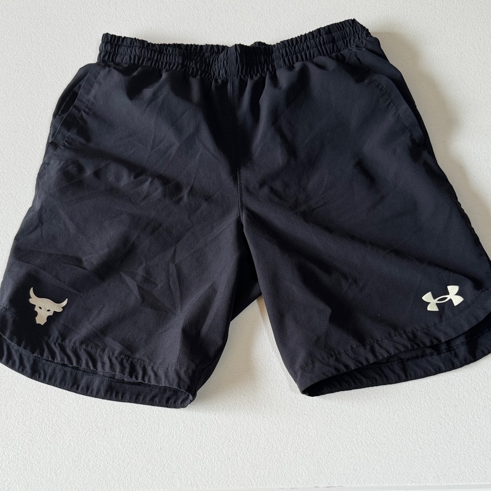 Under Armour Athletic Shorts The ROCK Youth Size Large with Pockets